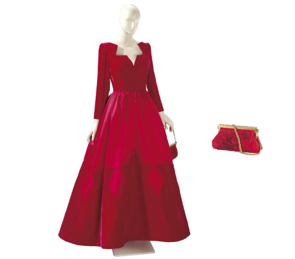 Выставка личных вещей Элизабет Тейлор (фото 20)