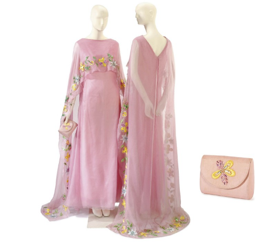 Выставка личных вещей Элизабет Тейлор (фото 21)