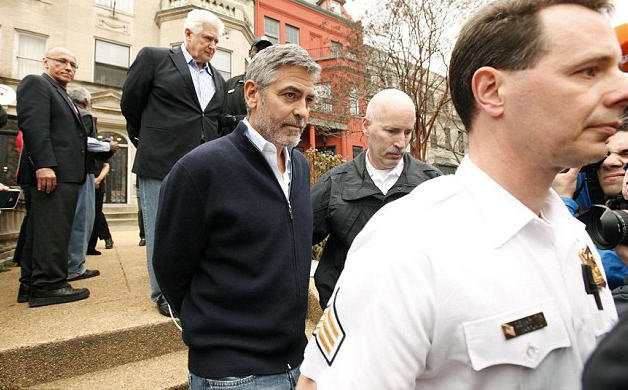 Джорджа Клуни арестовали (фото 1)