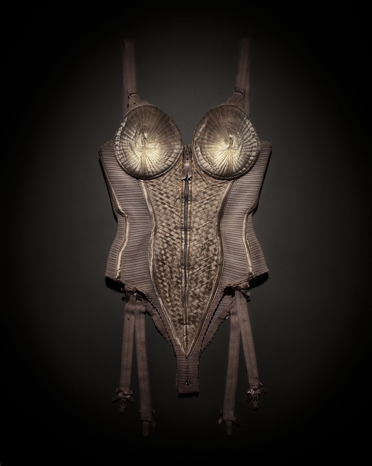 "Мир моды Готье: с тротуара на подиум" (фото 6)