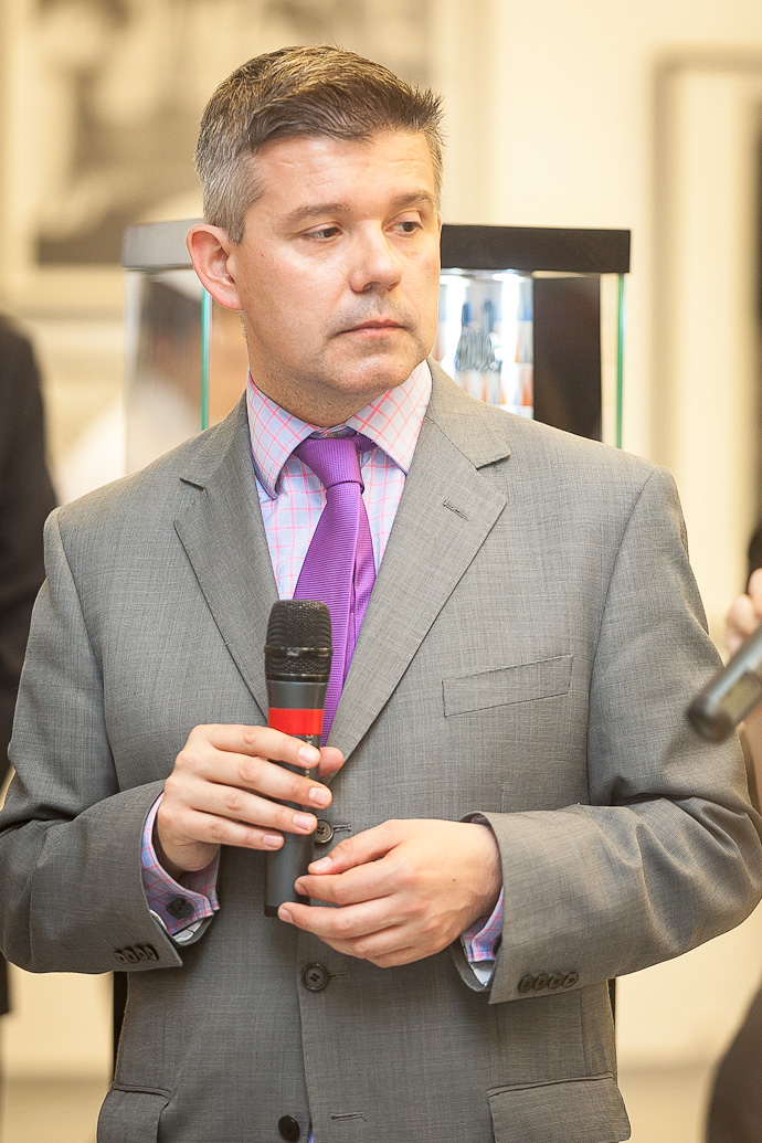 Презентация благотворительной модели Vertu (фото 4)