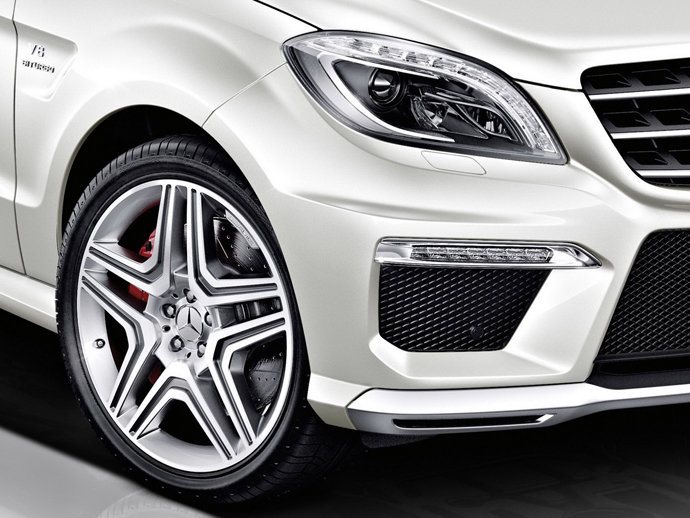 Новая модель Mercedes-Benz ML63 AMG (фото 5)
