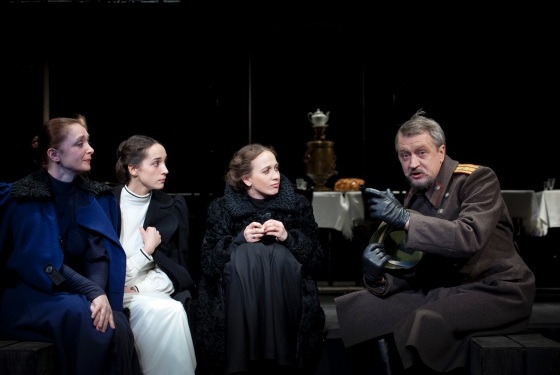 Спектакль "Три сестры" покажут в Нью-Йорке (фото 1)