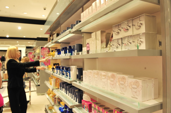 продторговля. улица комсомольская 13 владивосток. первый универмаг сайт. магазин дары природы в москве ретро фото. универсам первый.