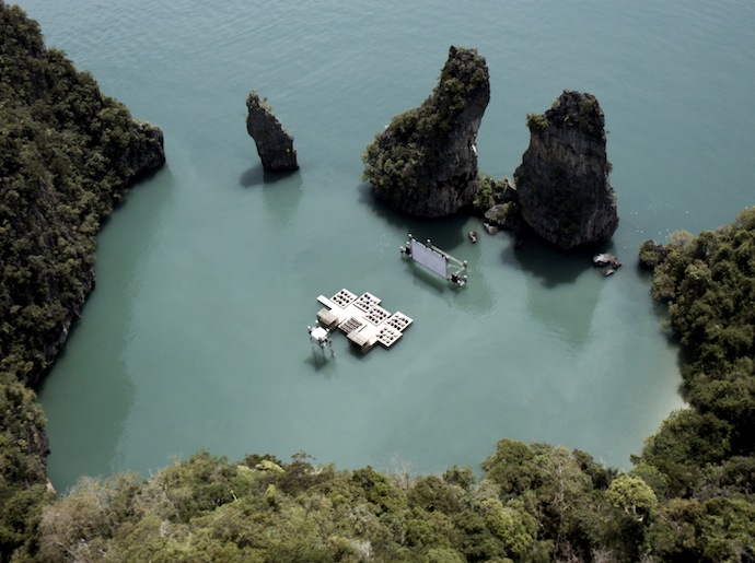 Плавучий кинотеатр в Таиланде (фото 1)