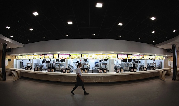 Самый большой McDonald's в мире (фото 3)
