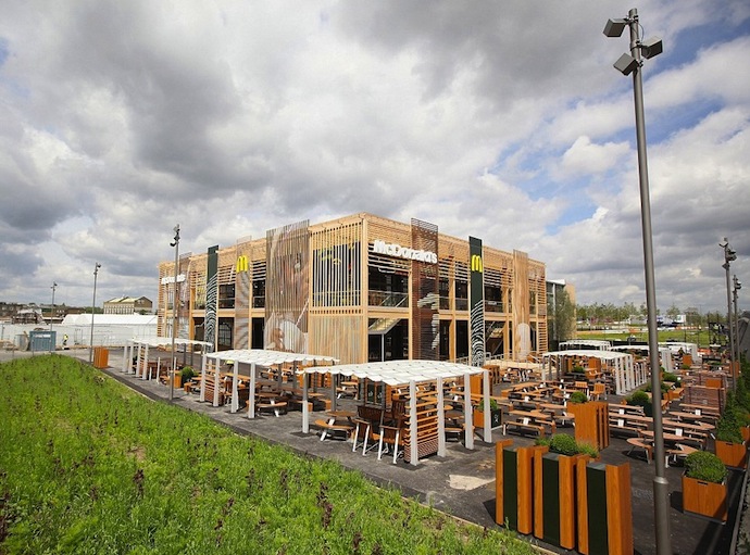 Самый большой McDonald's в мире (фото 2)