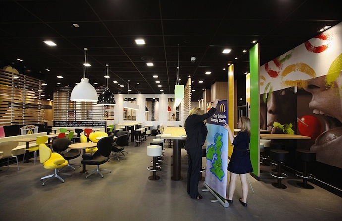 Самый большой McDonald's в мире (фото 5)