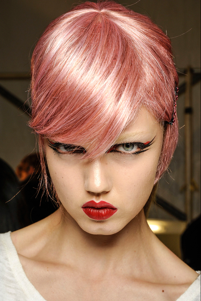 Прически весны: цвет и форма (фото 1)