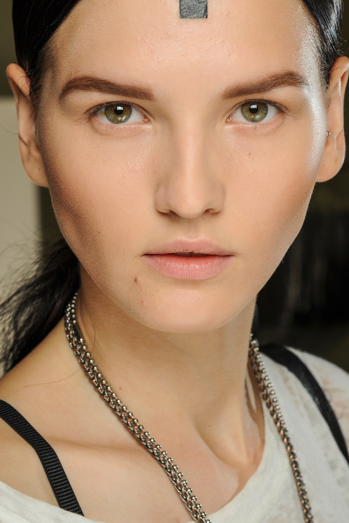 Бьюти-минимализм нью-йоркских показов (фото 3)