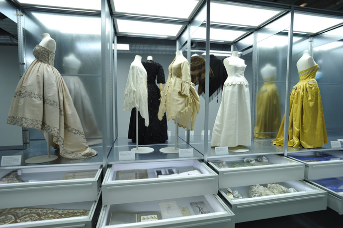 Выставки Comme Des Garcons и Balenciaga в Париже (фото 12)