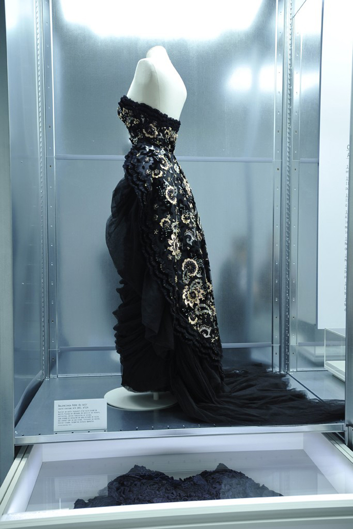 Выставки Comme Des Garcons и Balenciaga в Париже (фото 15)