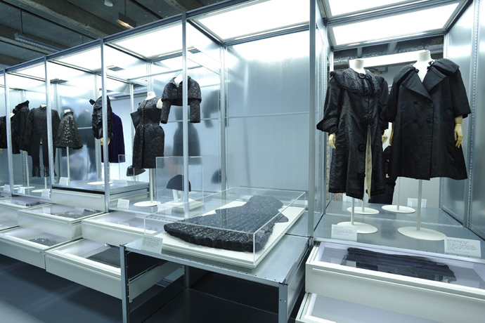 Выставки Comme Des Garcons и Balenciaga в Париже (фото 16)