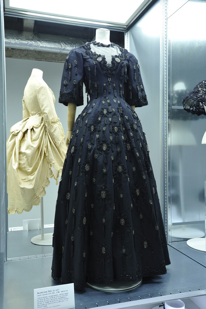 Выставки Comme Des Garcons и Balenciaga в Париже (фото 17)