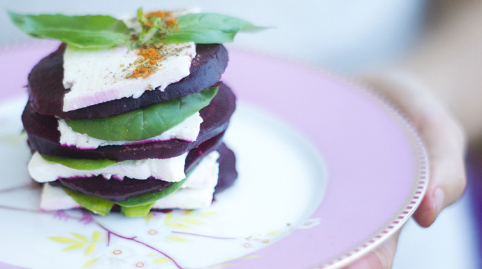 Слоеная свекла с козьим сыром (фото 1)