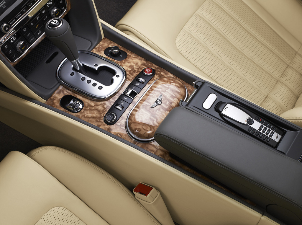 Обновленный кабриолет от Bentley (фото 3)