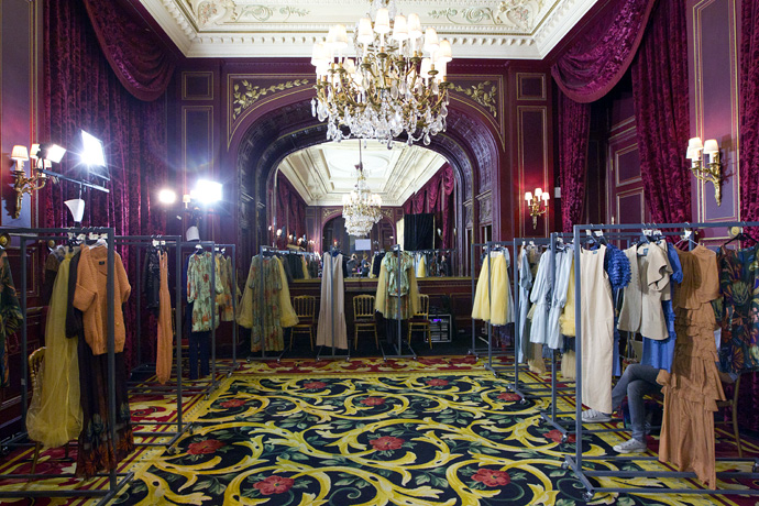 Backstage показа Alena Akhmadullina в Париже (фото 1)