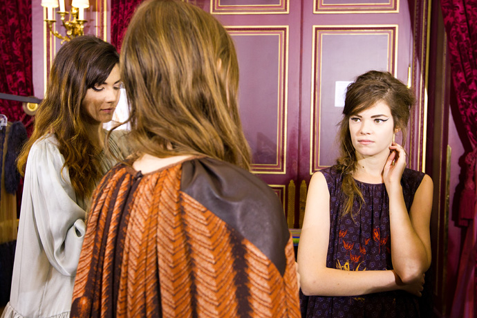 Backstage показа Alena Akhmadullina в Париже (фото 9)