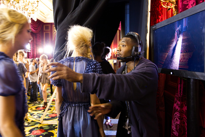 Backstage показа Alena Akhmadullina в Париже (фото 11)