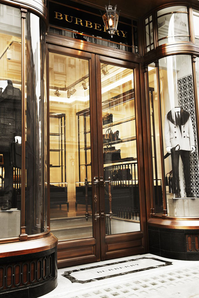 Самый большой бутик Burberry (фото 8)