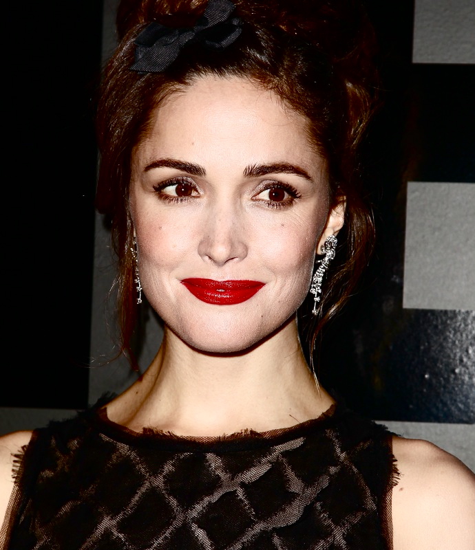 Звездный выбор: красная помада (фото 1)