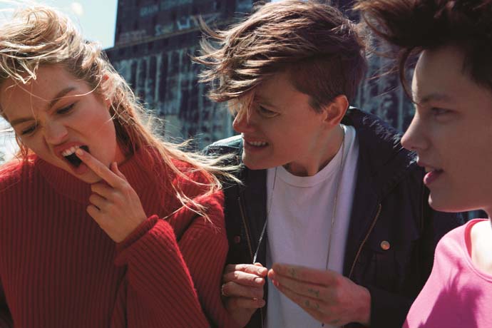 Кэндис Свэйнпол и ее прогулка "с мальчиками" (фото 9)