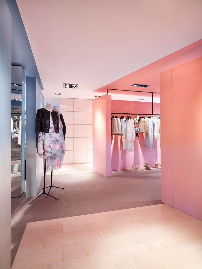 Pop-up-бутик Chanel в Куршевеле (фото 10)