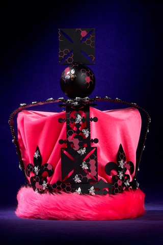 Короны дизайнеров к "бриллиантовому юбилею" (фото 7)