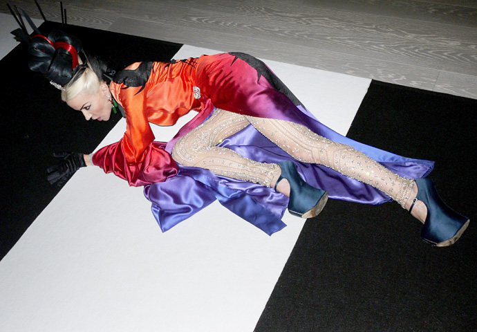 Выставка Дафны Гиннесс в FIT (фото 3)