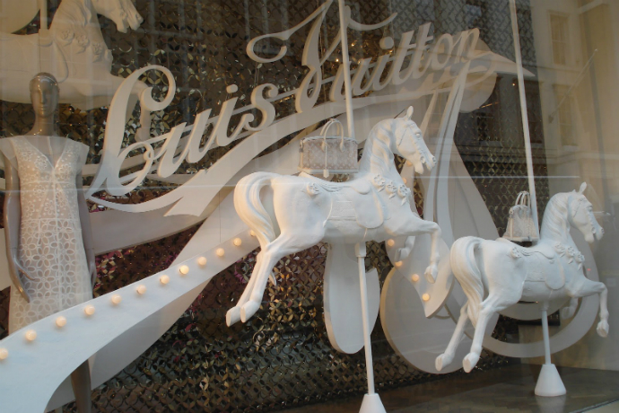 Лучшие витрины мира: карусели Louis Vuitton (фото 3)