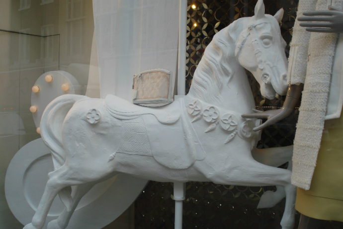 Лучшие витрины мира: карусели Louis Vuitton (фото 4)