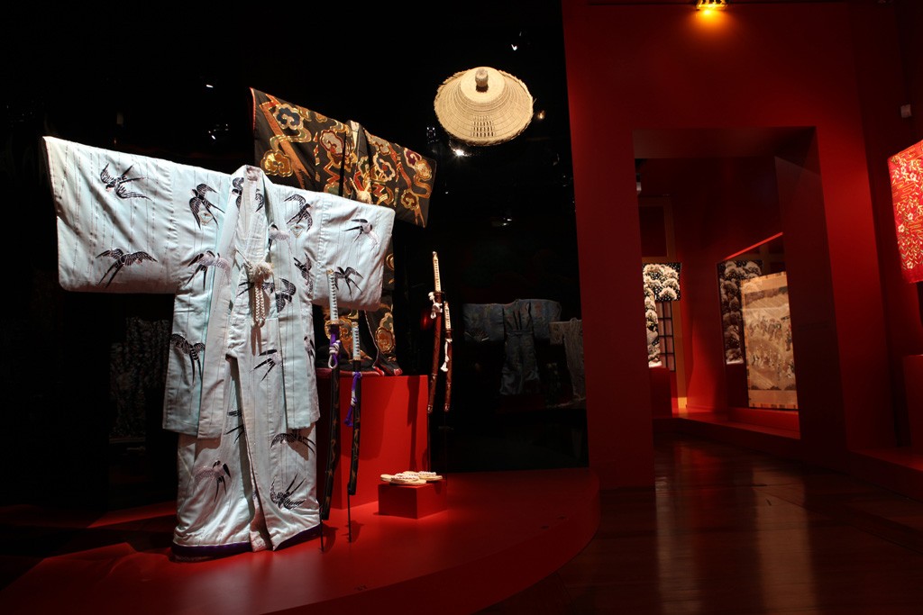 Выставка костюмов театра кабуки в Париже (фото 1)