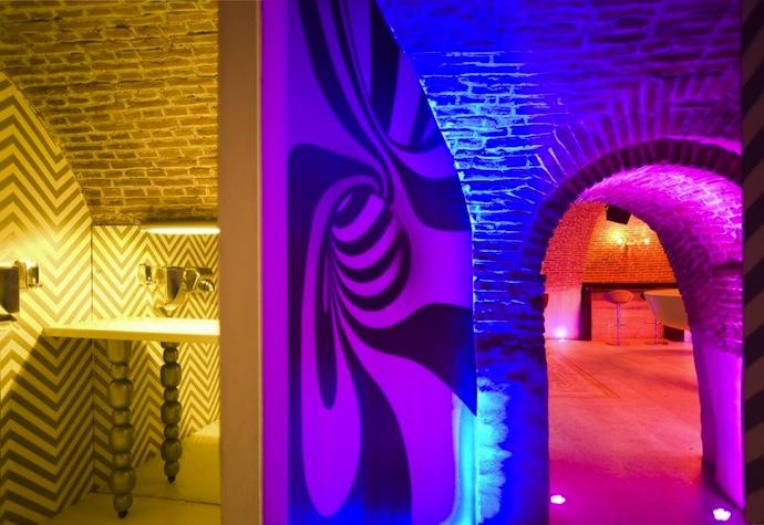 Необычный бар в Бухаресте (фото 2)