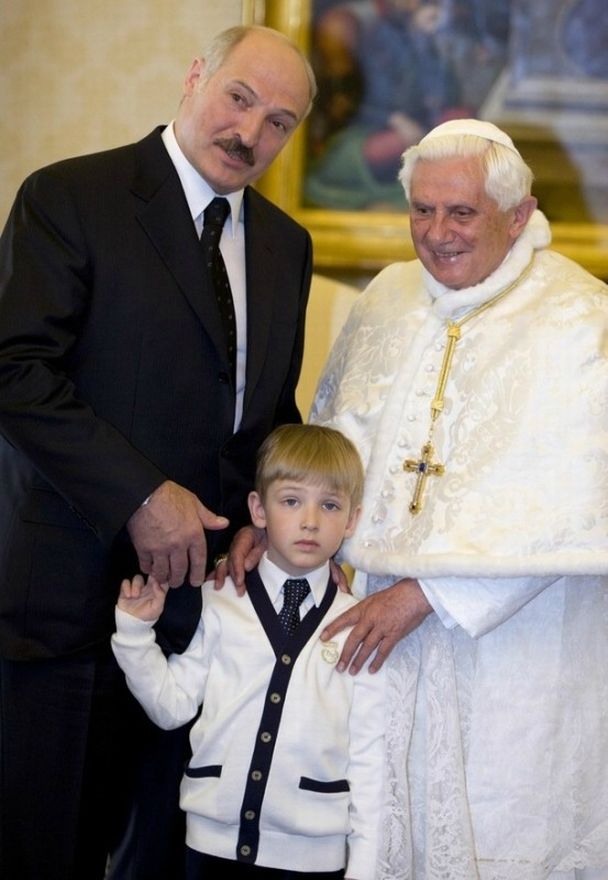 Лукашенко отправил сына в село (фото 1)