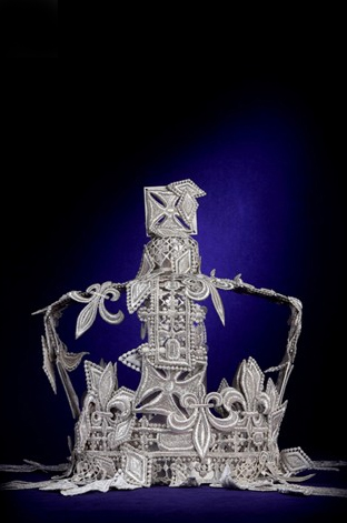 Короны дизайнеров к "бриллиантовому юбилею" (фото 5)