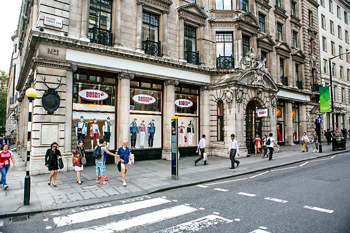 Олимпийские кольца на английском газоне (фото 8)