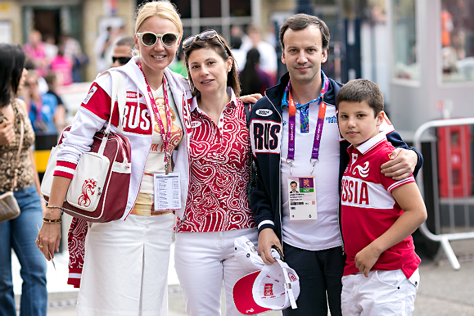 Поцелуй от премьера и захват от Арсена (фото 4)