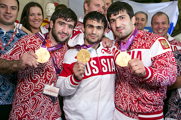 С широко раскрытым флагом (фото 12)