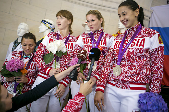 С широко раскрытым флагом (фото 9)