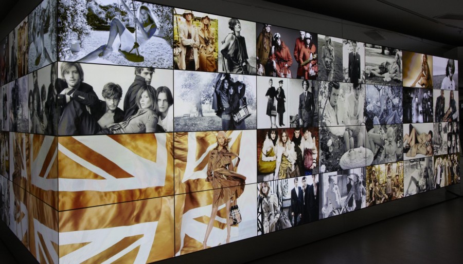 Выставка работ Марио Тестино для Burberry (фото 1)