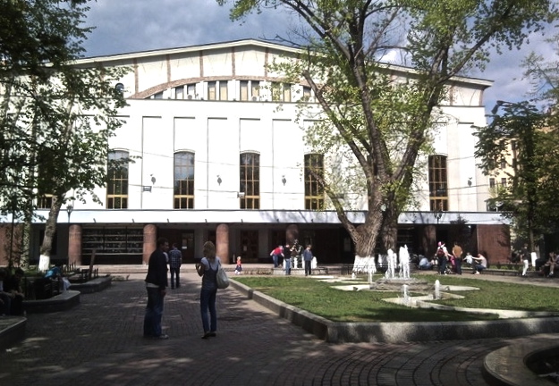 Кончаловский в Моссовете (фото 1)