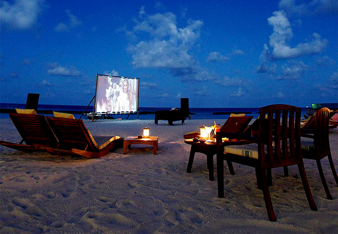 Кино под звездами на Мальдивах (фото 1)