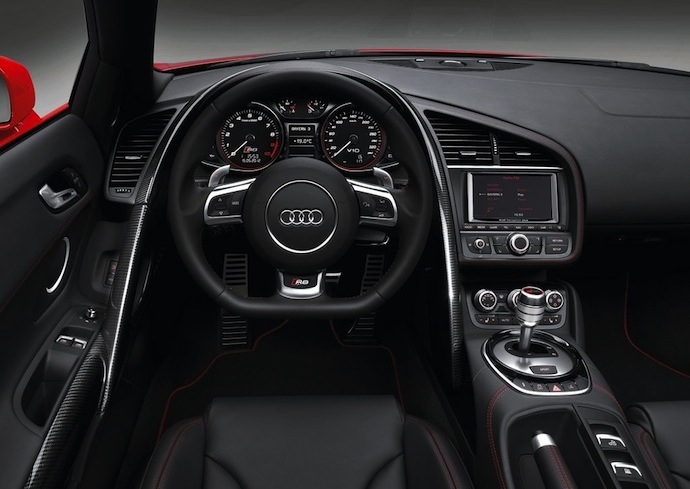 Обновленная Audi R8 (фото 5)