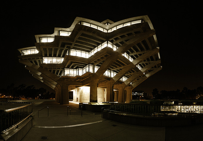 Самые необычные библиотеки мира (фото 7)