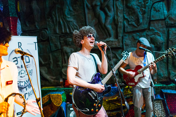 Открытие III биеннале молодого искусства (фото 18)