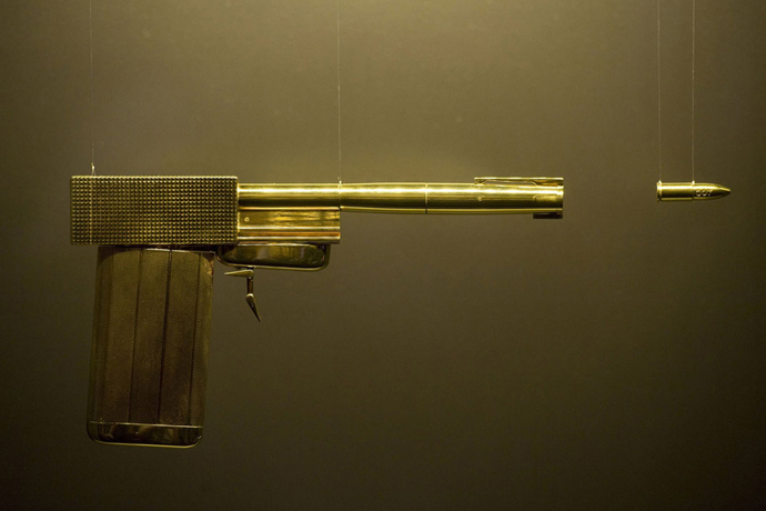 Designing 007 по случаю 50-летия Джеймса Бонда (фото 1)