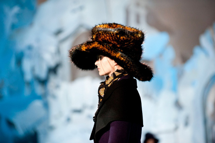 Знаковые вещи осени: меховые шляпы Marc Jacobs (фото 2)