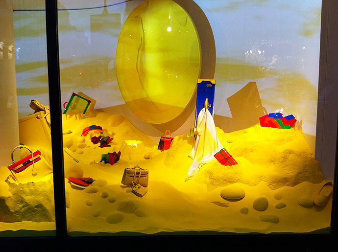 Лучшие витрины мира: Hermes на Сен-Оноре (фото 15)