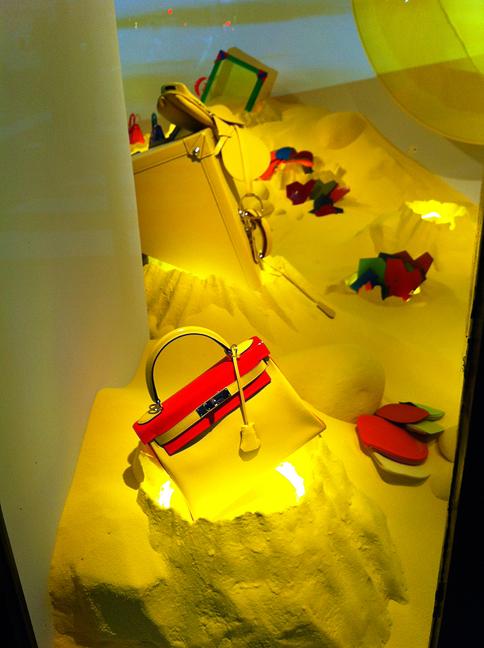 Лучшие витрины мира: Hermes на Сен-Оноре (фото 16)