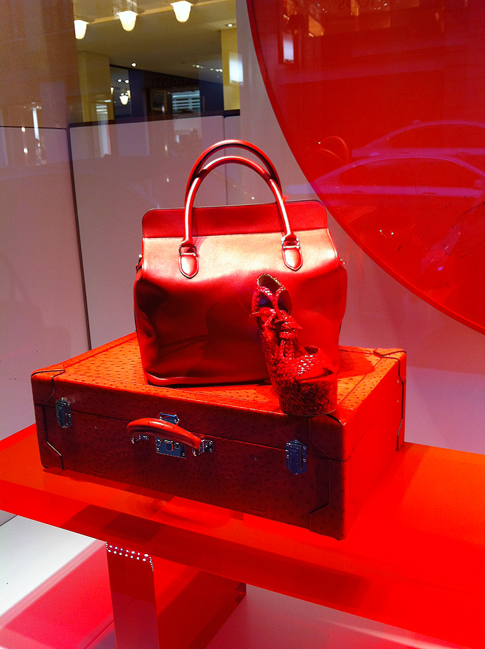 Лучшие витрины мира: Hermes на Сен-Оноре (фото 12)